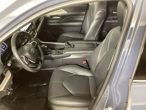 Used 2024 Toyota Grand Highlander AWD image 32
