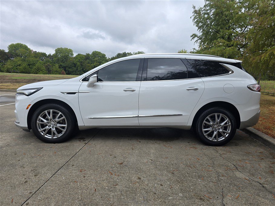 Used 2023 Buick Enclave Essence w/ Experience Buick Package FWD image 3