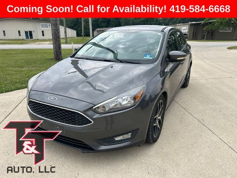 Used 2018 Ford Focus SEL w/ Cold Weather Package FWD image 2