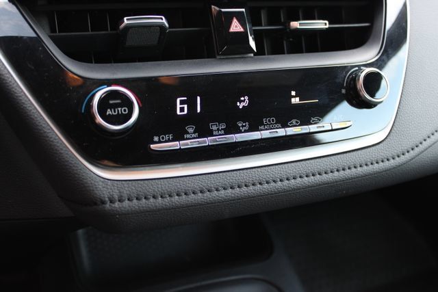 Used 2022 Toyota Corolla SE w/ SE Premium Package FWD image 21
