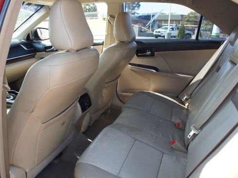 Used 2012 Toyota Camry XLE w/ Leather Pkg image 11
