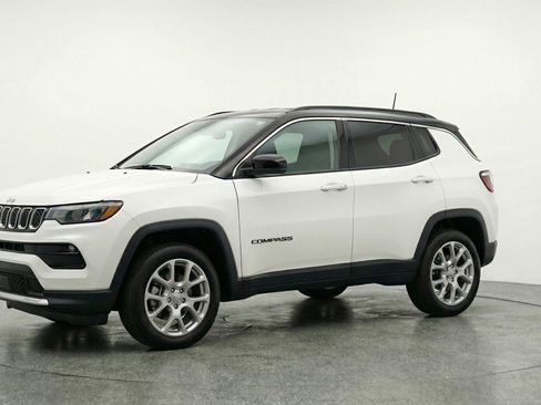 Used 2025 Jeep Compass Limited image 3