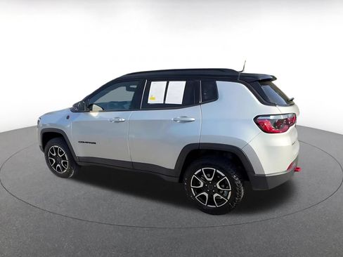 Used 2025 Jeep Compass Trailhawk AWD/4WD image 10
