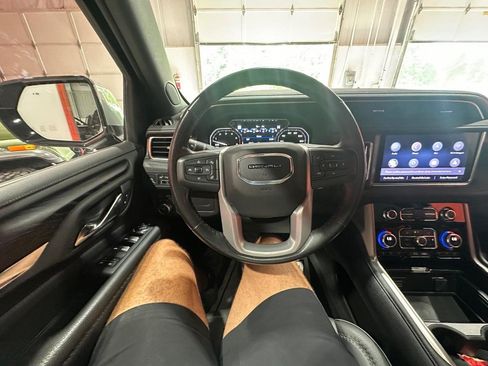Used 2021 GMC Yukon Denali w/ Denali Premium Package AWD/4WD image 26