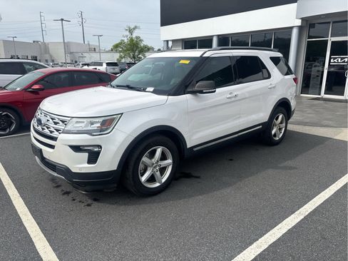 Used 2019 Ford Explorer XLT w/ Equipment Group 202A image 2