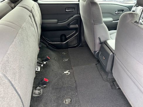 Used 2024 Nissan Frontier SV image 16