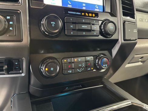 Used 2022 Ford F350 XLT w/ XLT Premium Package AWD/4WD image 32