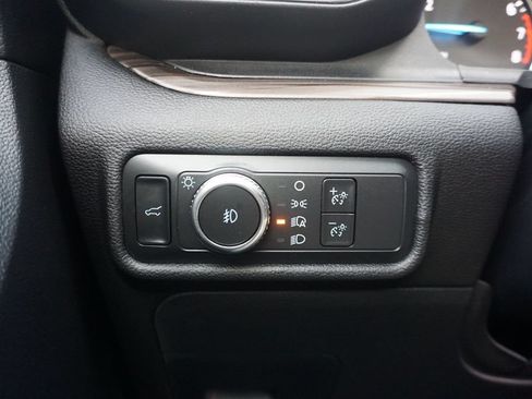 Used 2022 Ford Explorer Limited w/ Equipment Group 301A RWD image 5