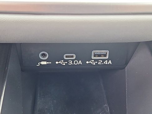 Certified 2025 Subaru Outback Premium image 9