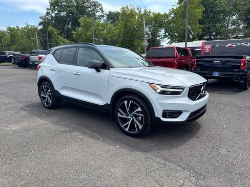 Used 2020 Volvo XC40 T5 R-Design w/ Protection Package AWD/4WD image 3