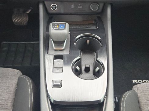 Used 2021 Nissan Rogue S image 19