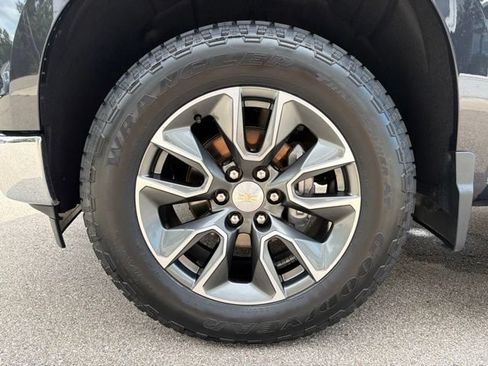 Certified 2024 Chevrolet Silverado 1500 LT AWD/4WD image 9