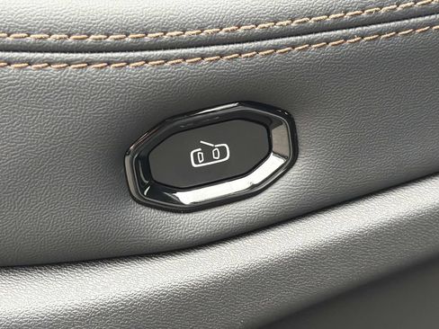 New 2026 Jeep Cherokee Limited AWD/4WD image 19