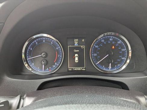 Used 2017 Toyota Corolla SE image 18