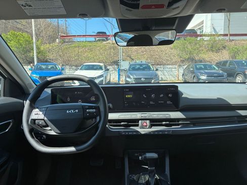 Used 2025 Kia K4 LXS image 33