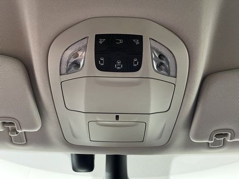 Used 2021 Chrysler Pacifica Touring-L image 33