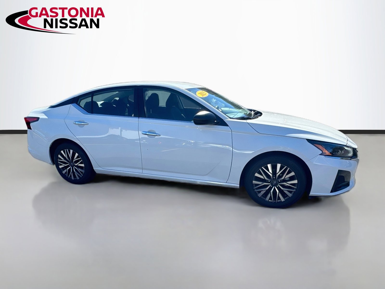 Used 2025 Nissan Altima 2.5 SV FWD image 10