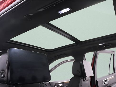 Used 2025 Chevrolet Tahoe High Country image 9