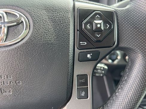 Used 2022 Toyota Tacoma TRD Off-Road w/ Technology Package AWD/4WD image 7