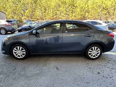 Used 2018 Toyota Corolla LE image 4