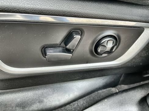 Used 2019 RAM 1500 Laramie AWD/4WD image 15