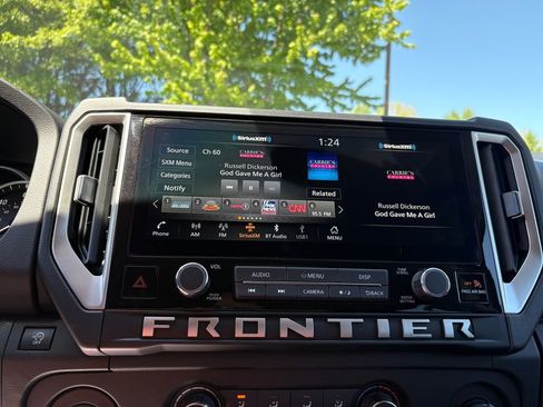 Used 2025 Nissan Frontier SV RWD image 17