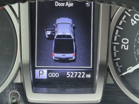 Used 2022 Toyota Tacoma SR5 RWD image 14