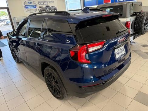 Used 2023 GMC Terrain SLE w/ Elevation Edition FWD image 12