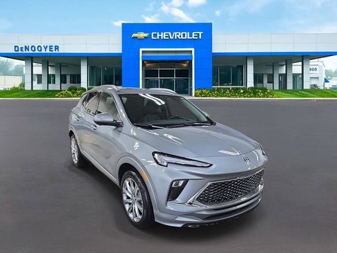 Used 2024 Buick Encore GX Avenir w/ Avenir Technology Package image 5