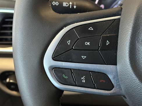 Used 2023 Chrysler Pacifica Limited w/ Uconnect Theater Family Group AWD/4WD image 29