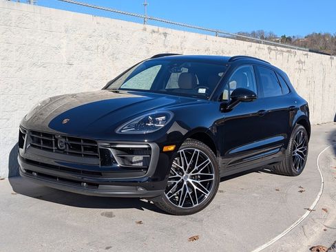 Certified 2025 Porsche Macan S image 1