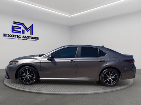 Used 2022 Toyota Camry SE FWD image 2