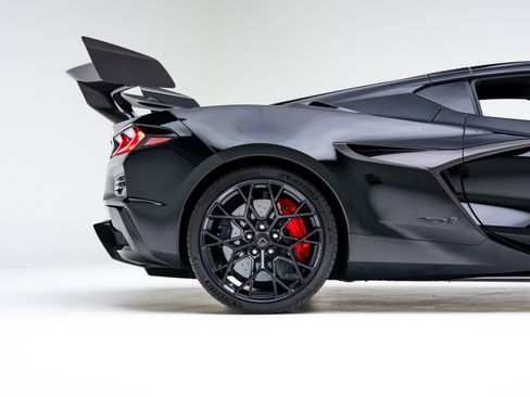 Used 2026 Chevrolet Corvette ZR1 w/ ZR1 Carbon Fiber Aero Package image 33