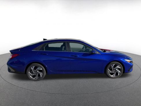 Used 2025 Hyundai Elantra SEL image 15