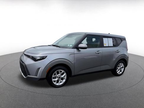 Used 2025 Kia Soul LX w/ LX Technology Package FWD image 7