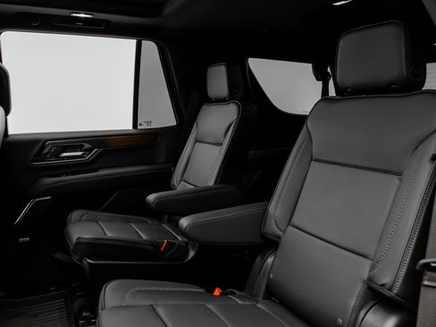 Used 2025 GMC Yukon Denali w/ Sun & Power Step Package image 38
