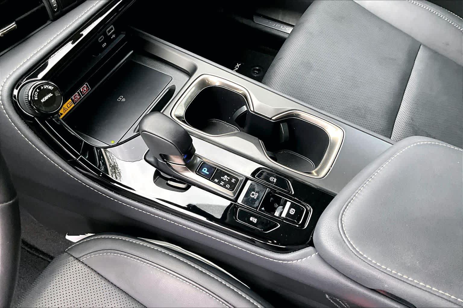 Used 2025 Lexus NX 250 FWD w/ Accessory Package (Z2) image 17