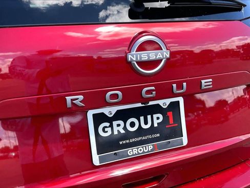 Used 2025 Nissan Rogue SV FWD image 29