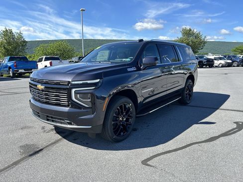 New 2026 Chevrolet Suburban High Country w/ Sun And Tow Package AWD/4WD image 3
