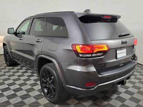 Used 2018 Jeep Grand Cherokee Altitude AWD/4WD image 4