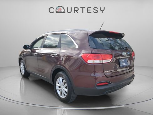 Certified 2017 Kia Sorento LX image 3