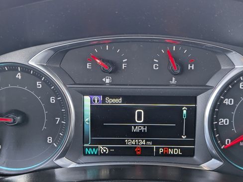 Used 2018 Chevrolet Equinox Premier image 30