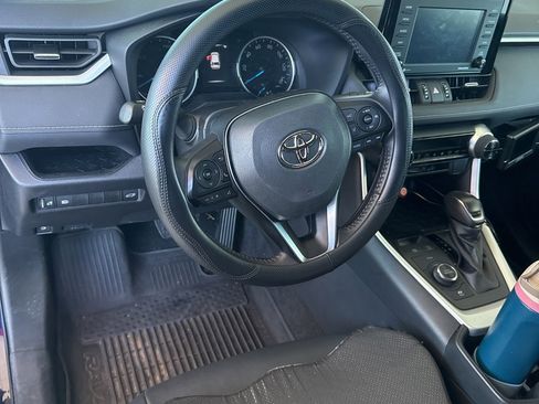 Used 2022 Toyota RAV4 XLE Premium image 2