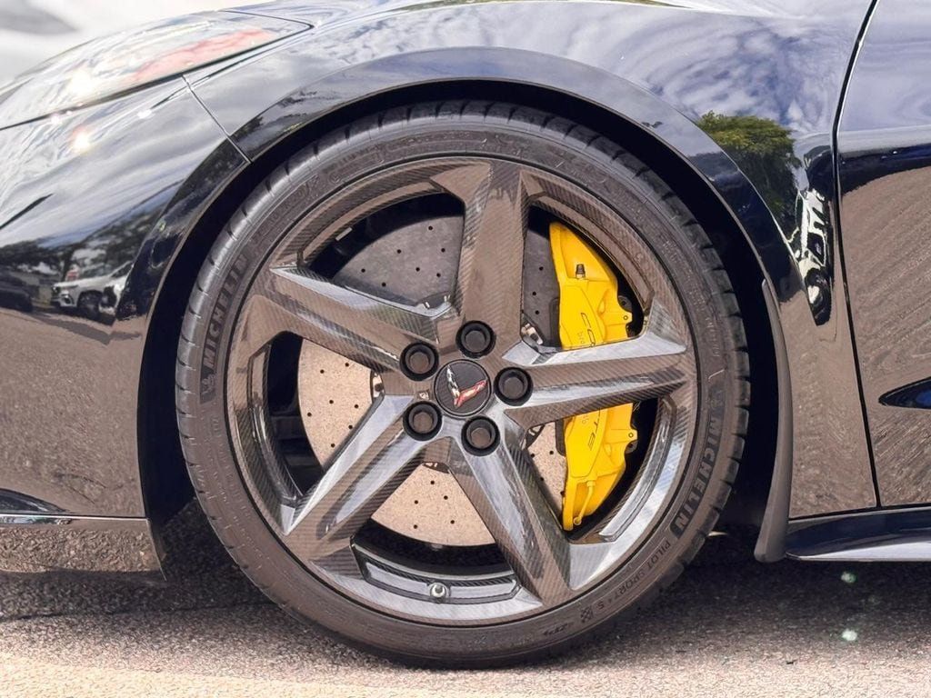 Used 2025 Chevrolet Corvette Z06 w/ Stealth Interior Trim Package RWD image 12