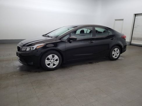 Used 2017 Kia Forte LX FWD image 2