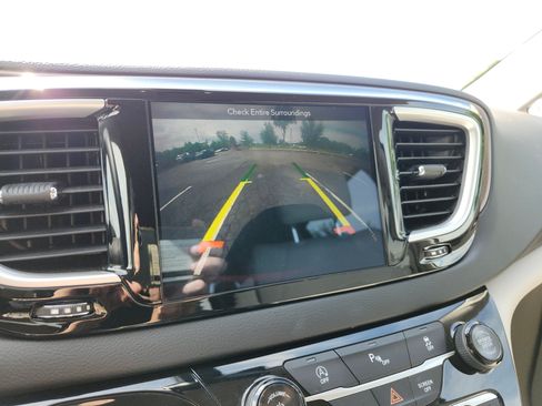 Used 2018 Chrysler Pacifica Touring-L w/ Premium Audio Group FWD image 2