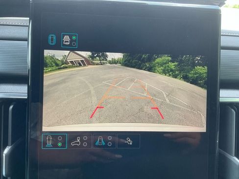Used 2026 GMC Acadia Elevation w/ Elevation Premium Package FWD image 18