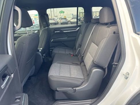 Used 2025 GMC Acadia Elevation image 22