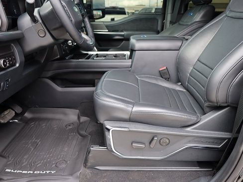 Used 2025 Ford F350 Platinum image 11