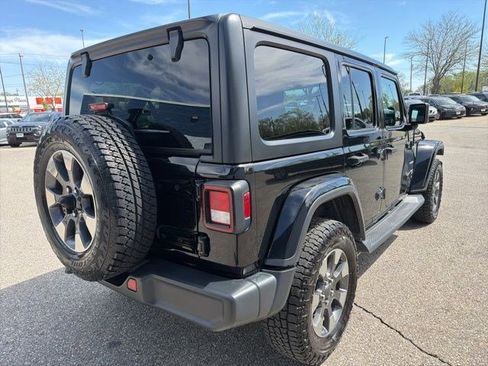 Used 2018 Jeep Wrangler Unlimited Sahara AWD/4WD image 5